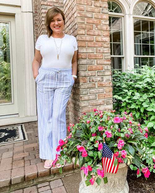 A women wearing blue striped lined summer pants.