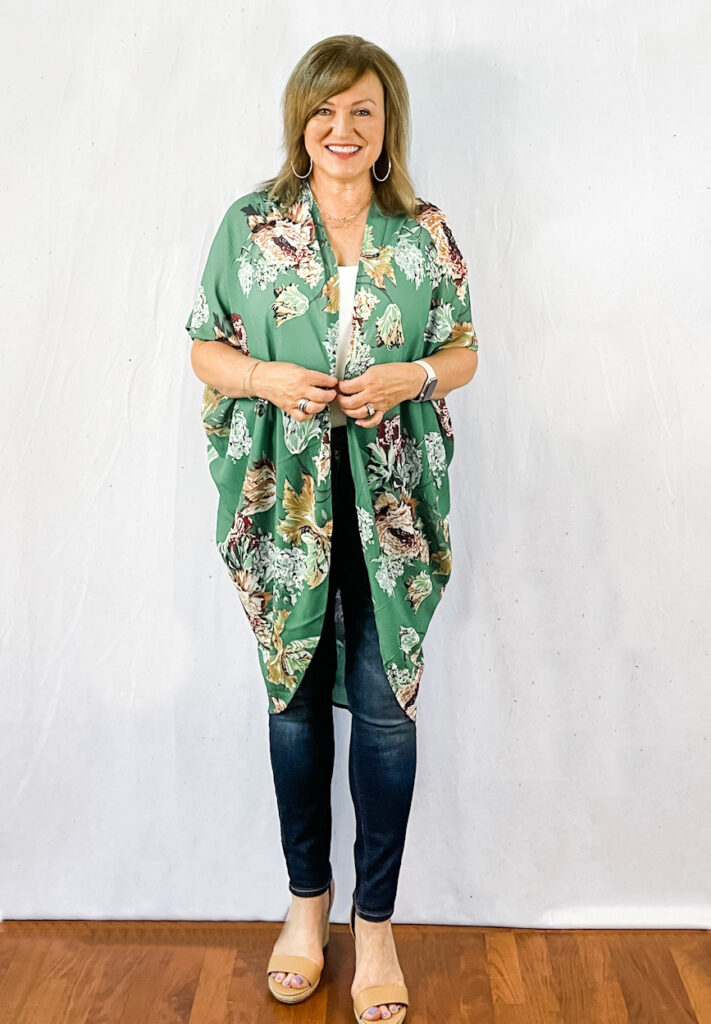 Dianne of The Harper Girls wearning a green kimono