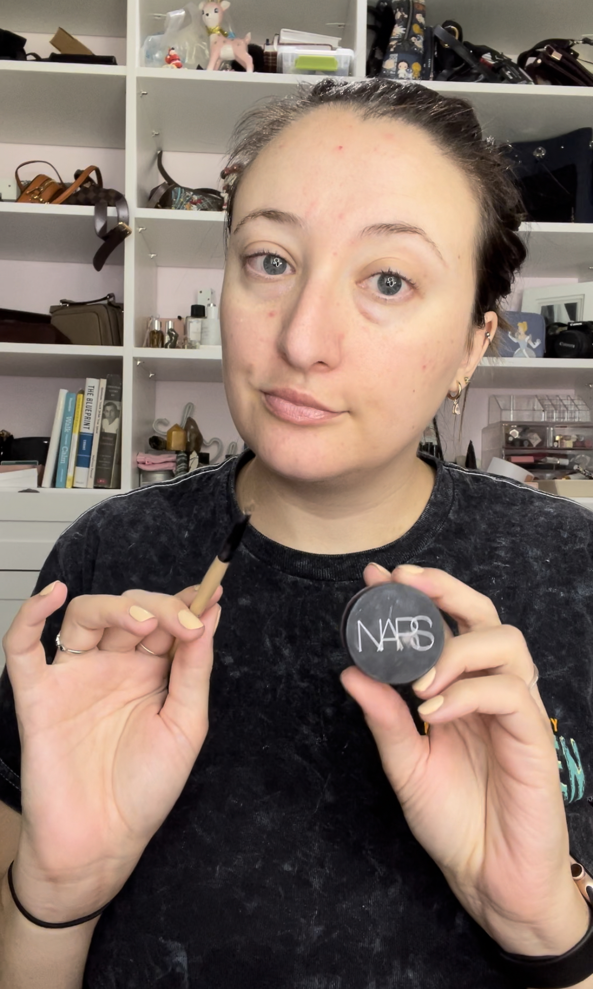 Spot covering acne with concealer