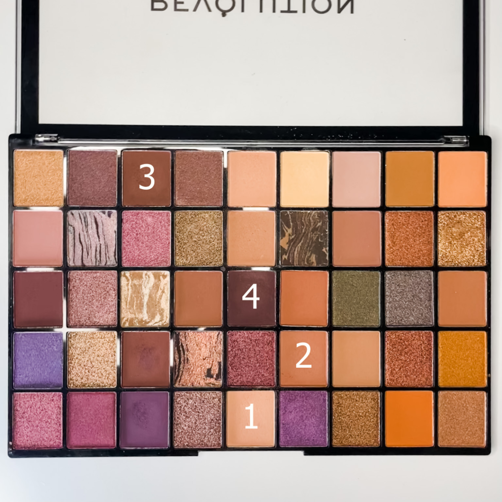 Eyeshadow palette to get a smokey eye