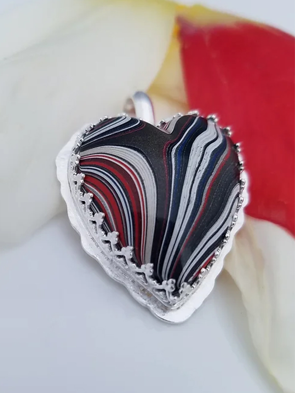 valentine's day gift guide heart pendant