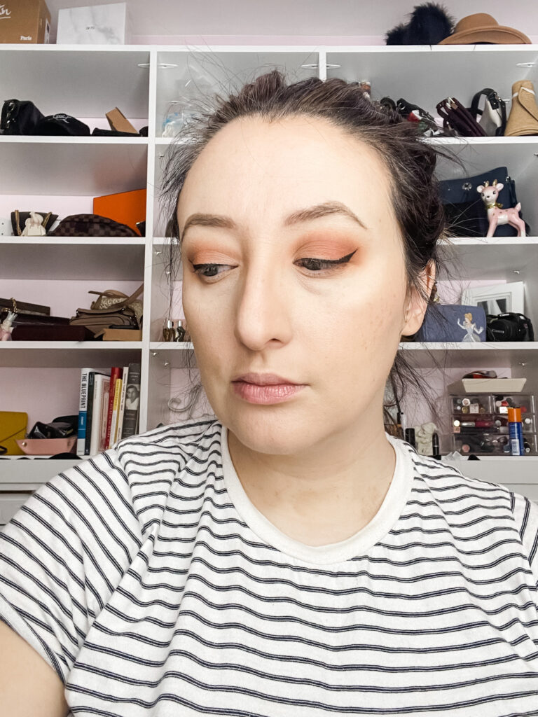 how to apply wing eye liner