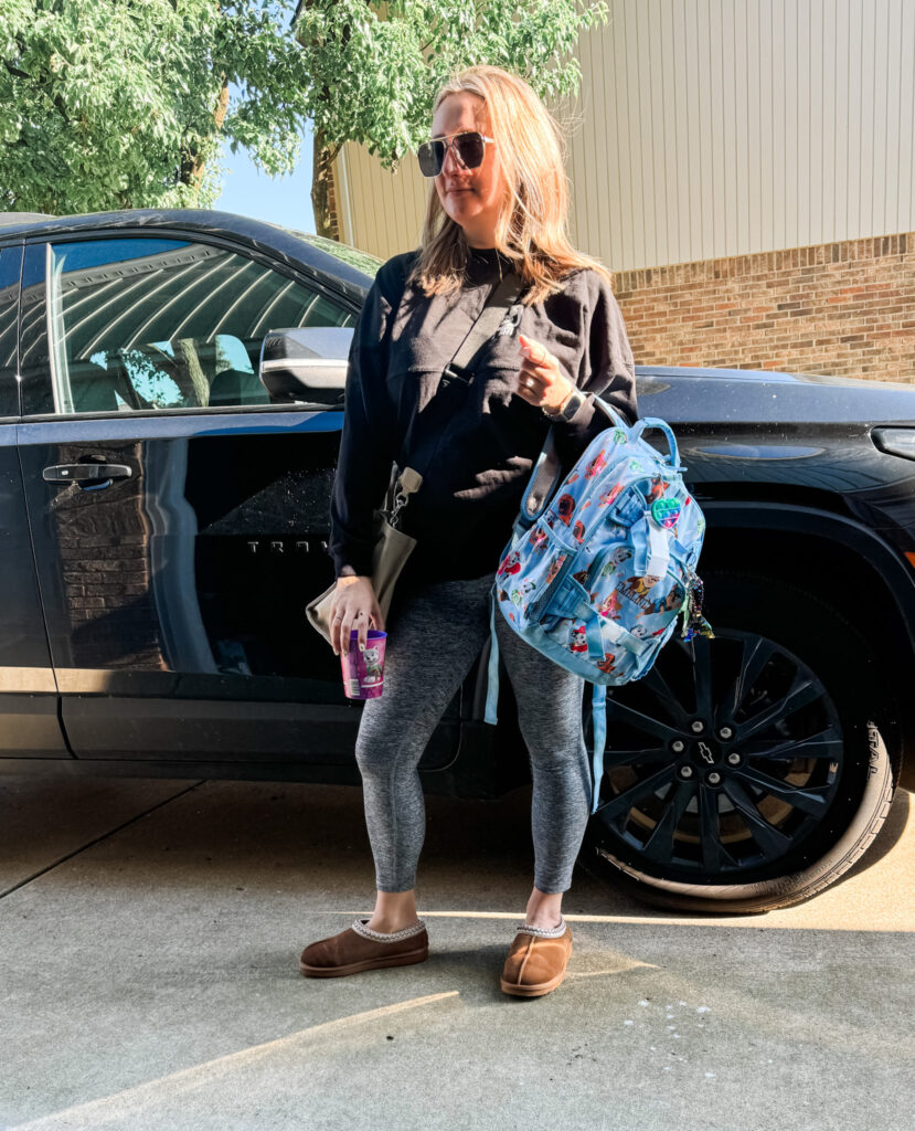 casual outfits for moms at school drop-off